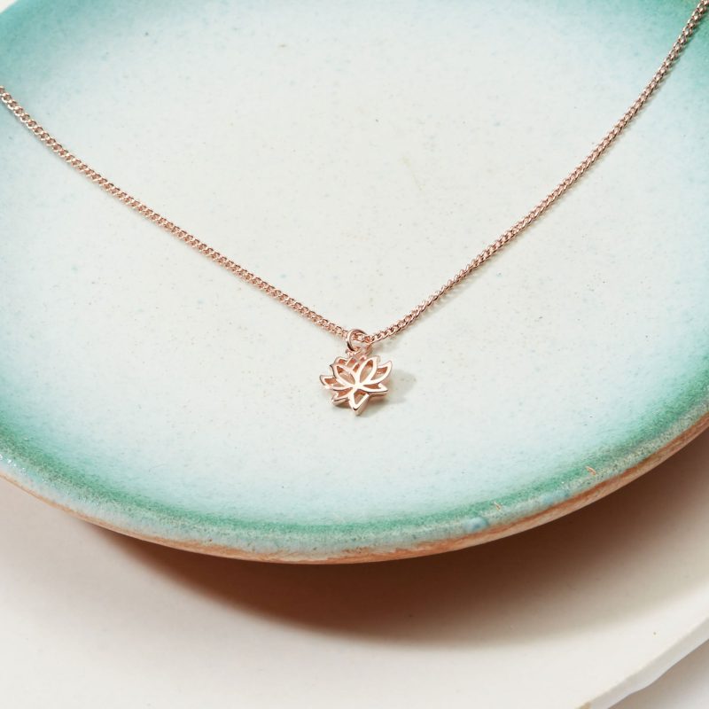 bonus mom lotus necklace 712104